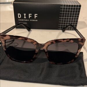 Diff Hailey DEO1-0255-HMGRN Women's Tortoise Sunglasses w/ black lenses